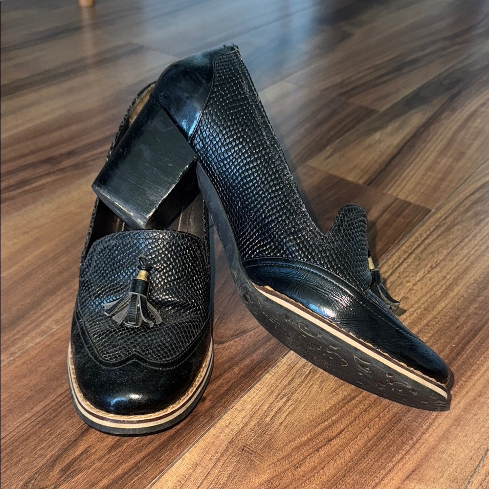 Sophisticated Black Heeled leather Shoes with Tassel Detail